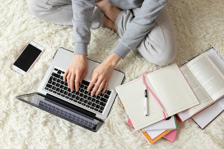 堂下何人 相关产品