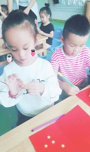 他悄悄溜进她的私信里 相关产品