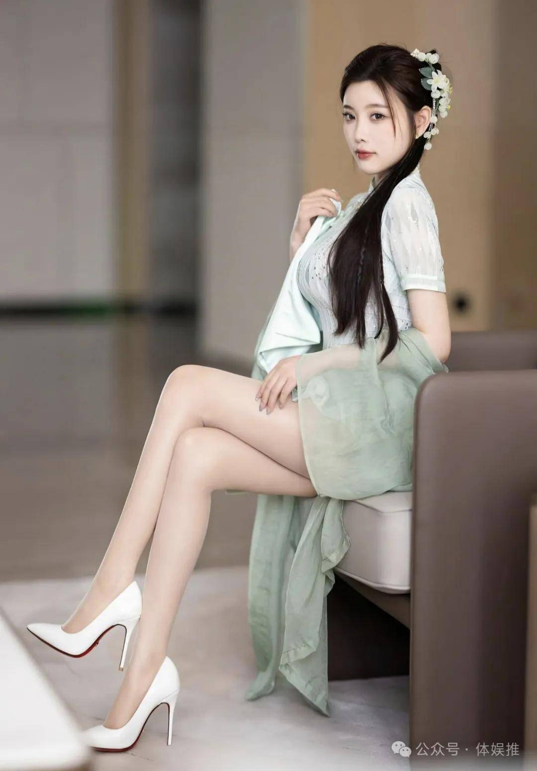 同一屋檐下 产品图片