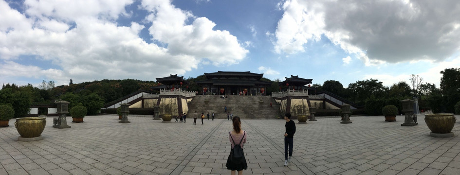 低压槽：欲望之城