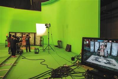 优雅的世界（上部） 相关产品