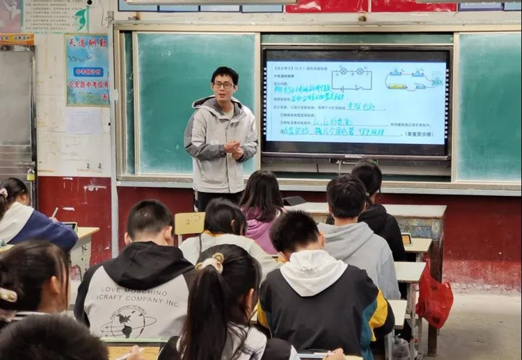 他悄悄溜进她的私信里 推荐产品