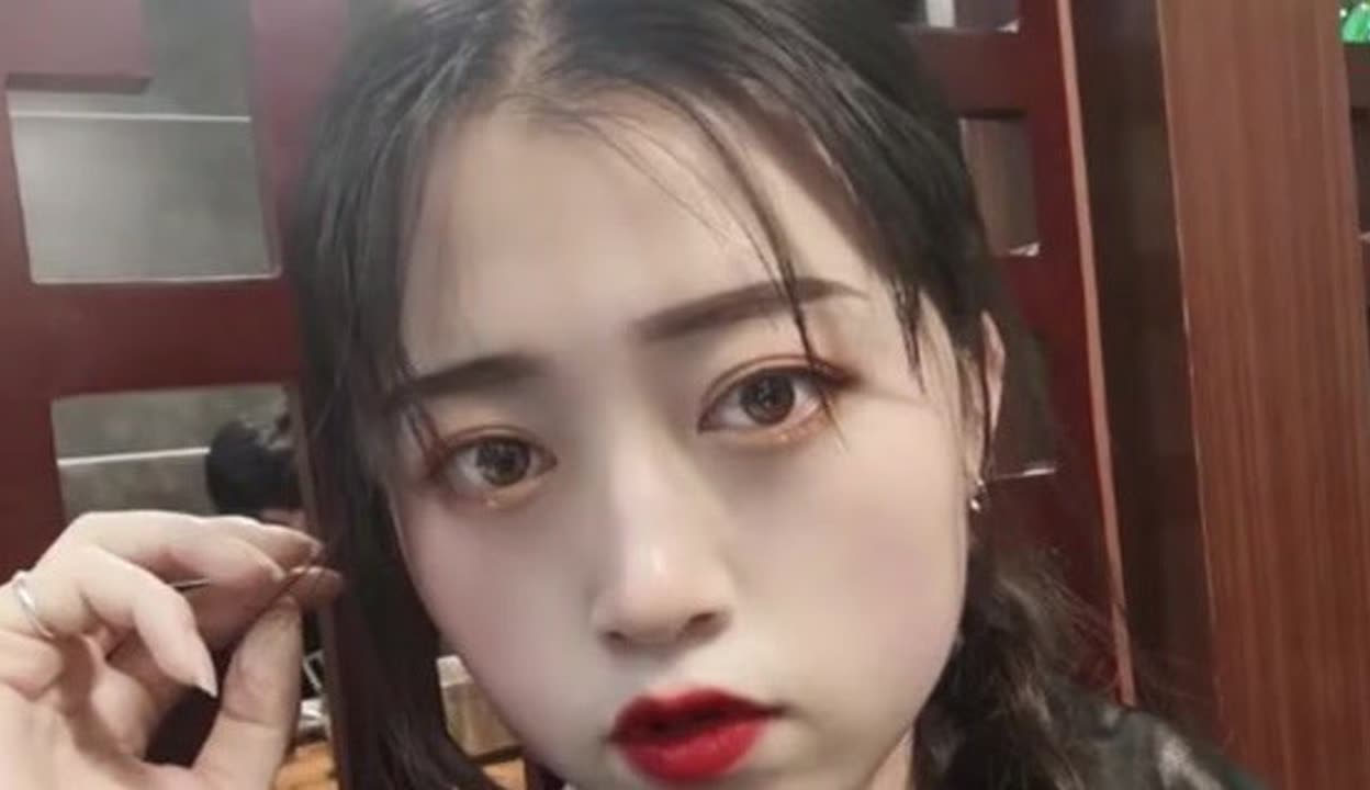 侥幸逃生的司机 产品图片